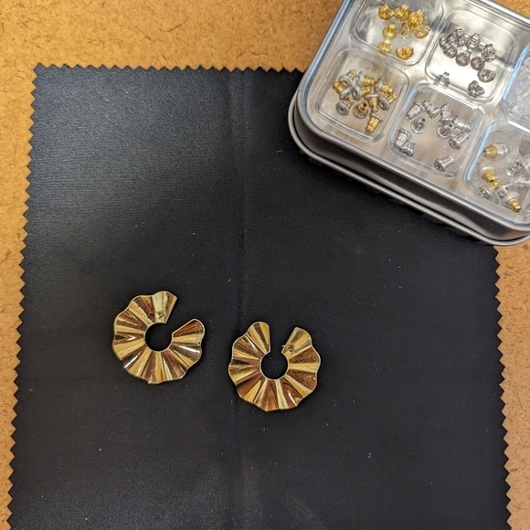 Vintage Gold TONED fan "ravioli" earings - Picture 9 of 10